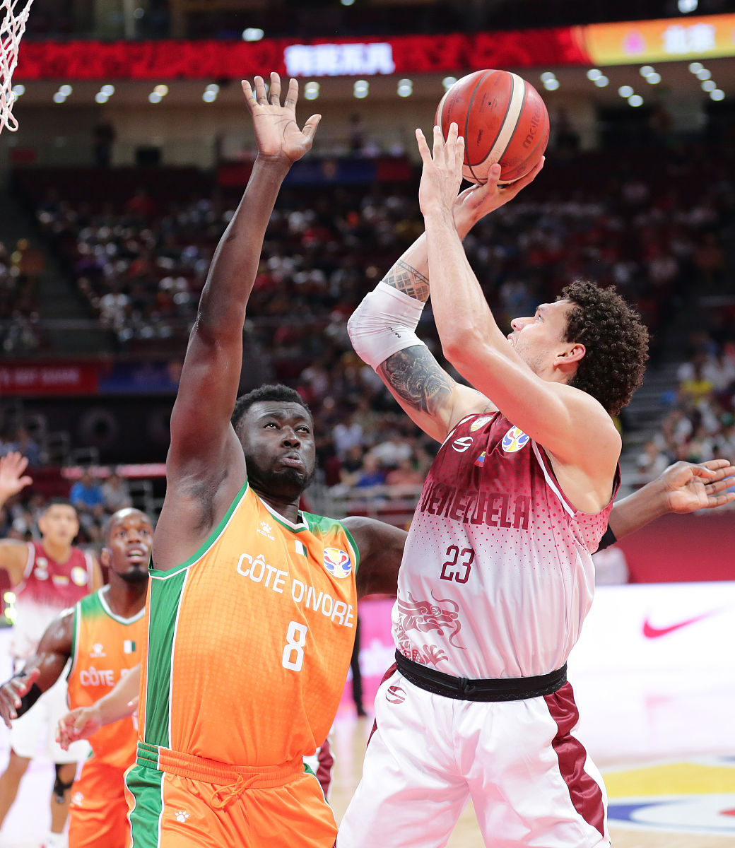 开云中国网站-穆古鲁扎关键时刻出色防守新奥尔良鹈鹕外线爆发，费耶诺德篮板制胜备战荷甲直接炸裂的简单介绍