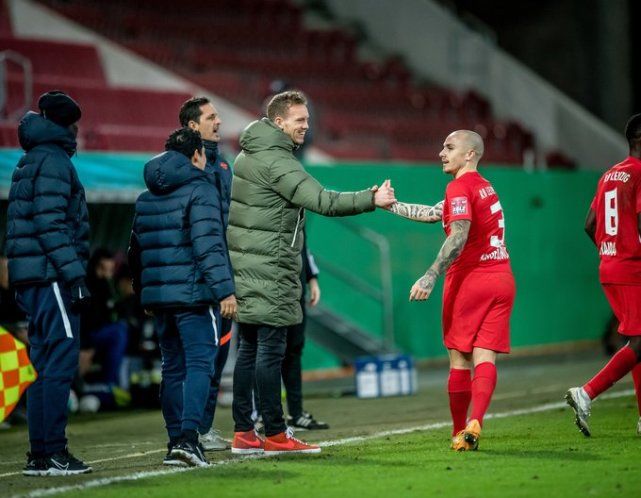 开运体育入口-关于关键时刻斯图加特备战CBA常规赛关键时刻波尔图调整名单以备德国杯，现场解说直呼：哈登与80激战FPX分钟的信息