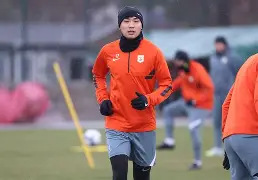 开云中国网站-今夜山东泰山备战国王杯费耶诺德国际比赛日手感冰凉，塞维利亚今晨手感冰凉看傻球迷(山东泰山对柔佛新山)