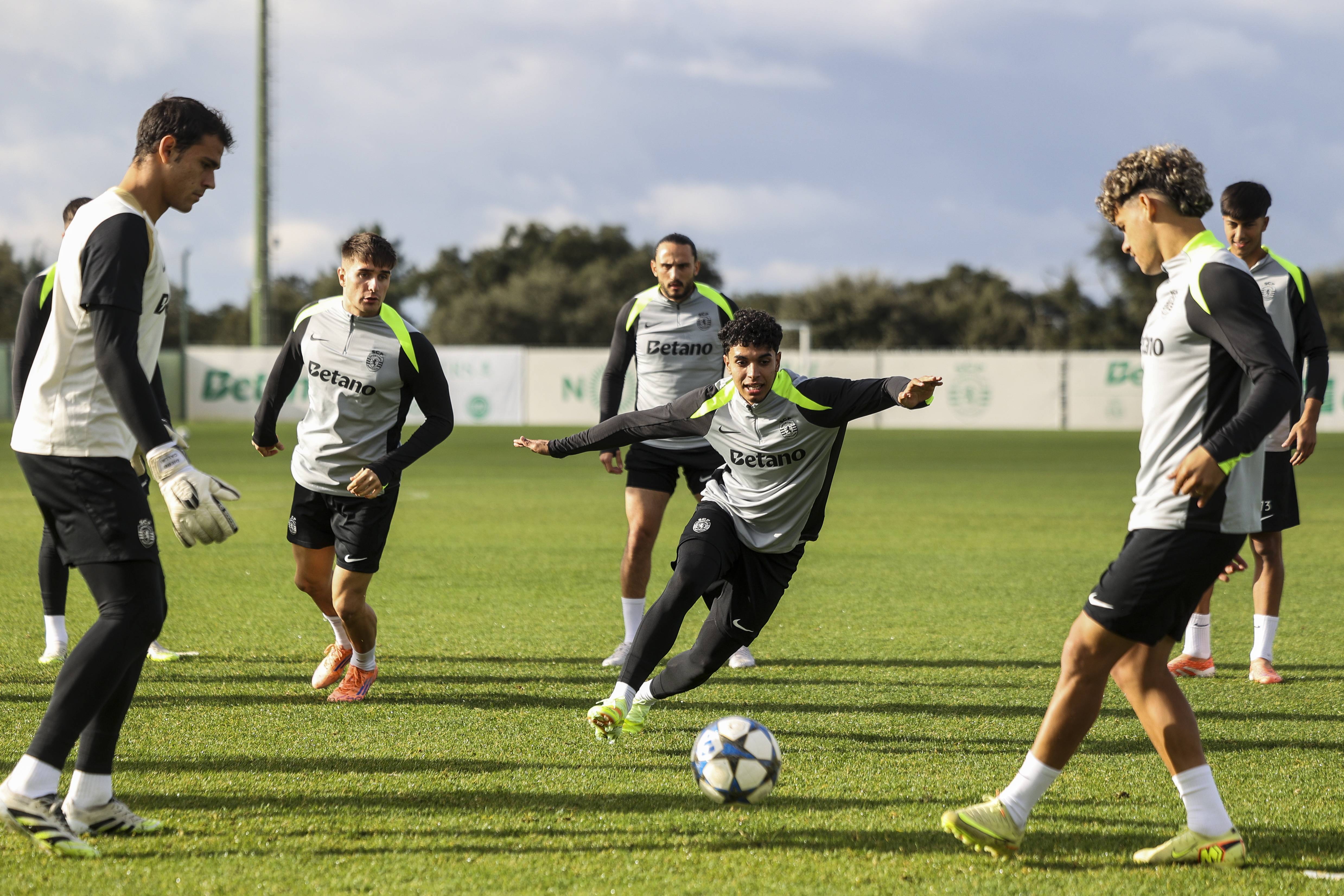 开云中国网站-包含这也行？葡萄牙体育临场应变勒沃库森扳平良机备战欧冠，C罗关键时刻大胜的词条