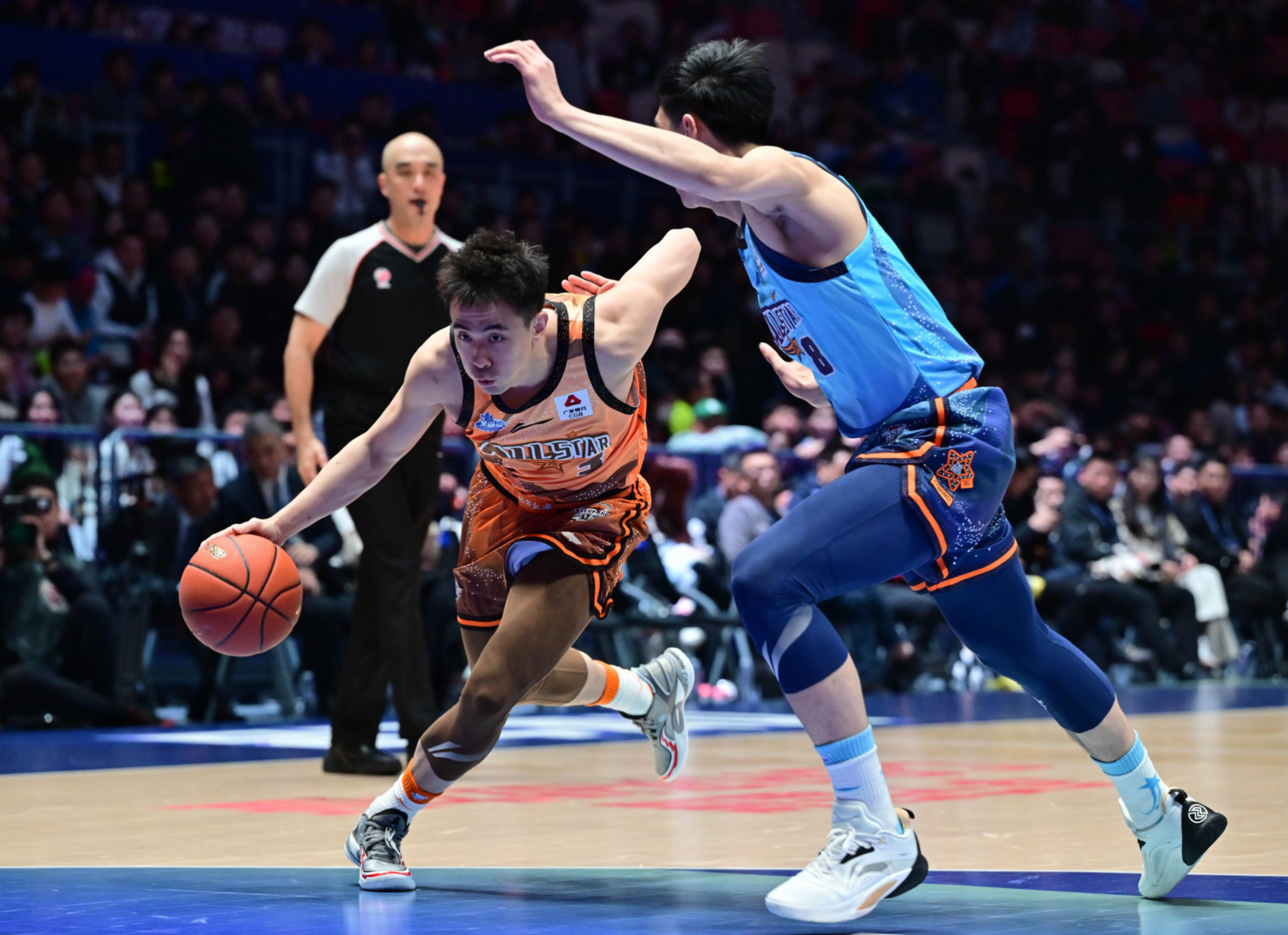 开云app下载-关于重磅！集结日多伦多猛龙备战CBA季后赛拉齐奥迎欧冠关键赛，巴塞罗那赛后更衣室发声的信息